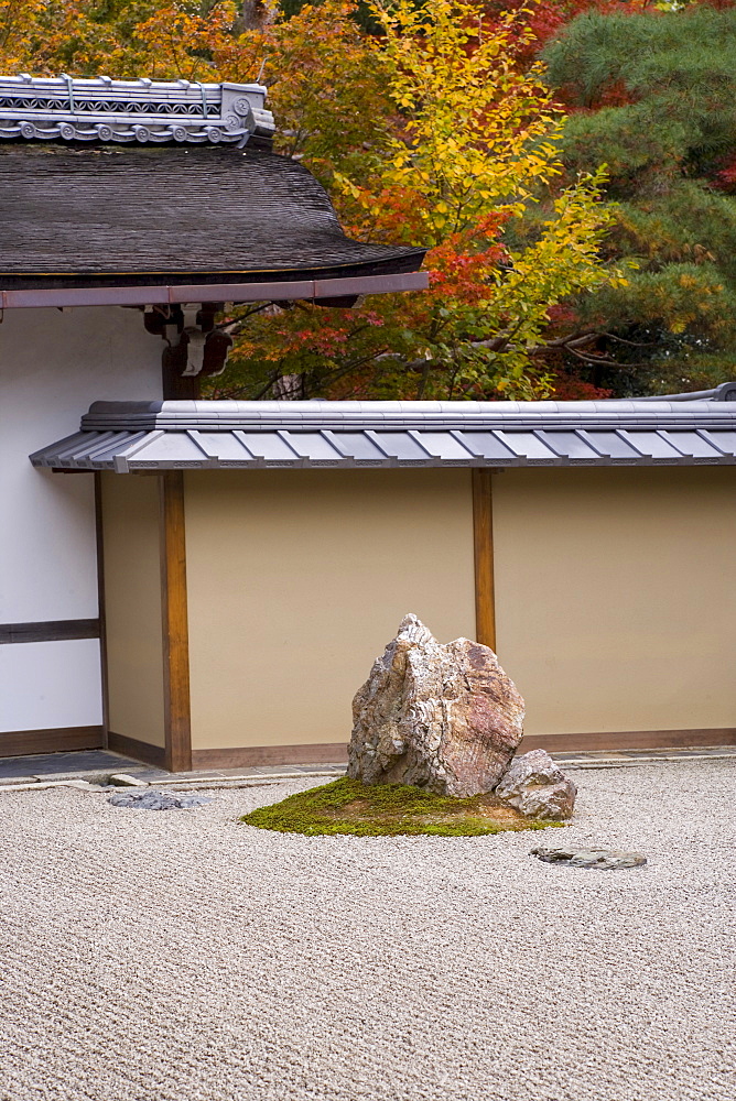 Ryoanji Temple, belonging to the Rinzai school of Zen, founded in 1450, with Rock Garden arranged in the kare-sansui (dry-landscape) style, Kyoto, Kansai Region, Honshu, Japan, Asia