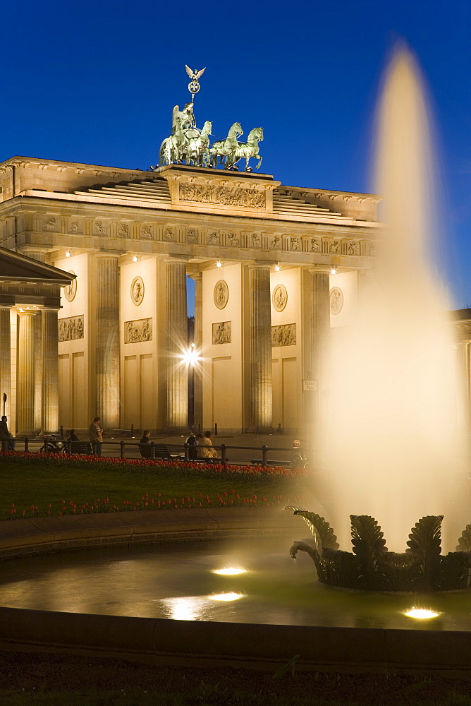 Quadriga on Brandenburger Tor (Brandenburg Gate) illuminated at night in Pariser Platz, Berlin, Germany, Europe