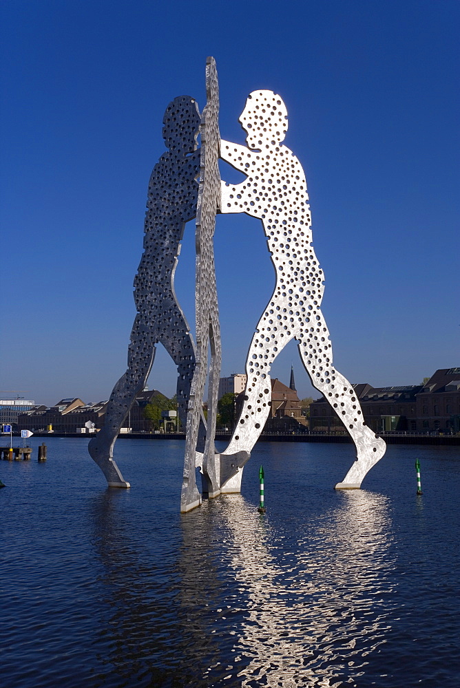 Molecule Men sculpture and River Spree, Treptow, Berlin, Germany, Europe