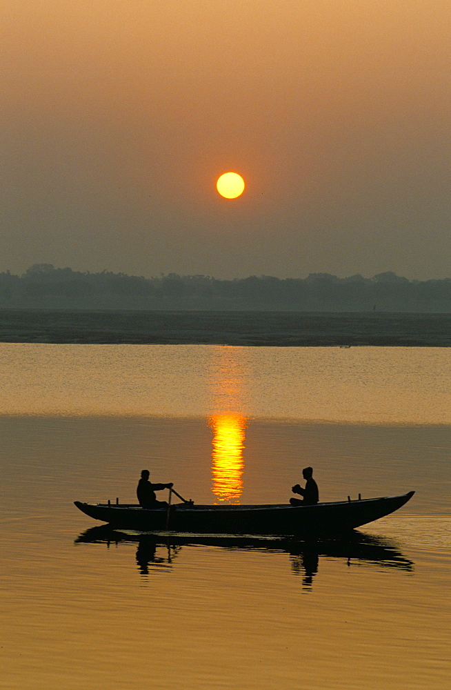 Sunrise, River Ganges, Varanasi (Benares), Uttar Pradesh, India, Asia