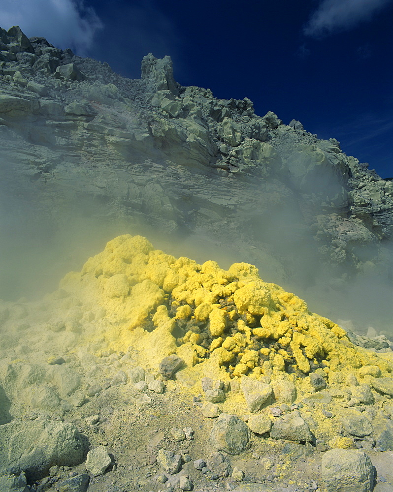 Steam and sulphur deposits at the Io-San sulphur vents in the National Park on Hokkaido, Japan, Asia