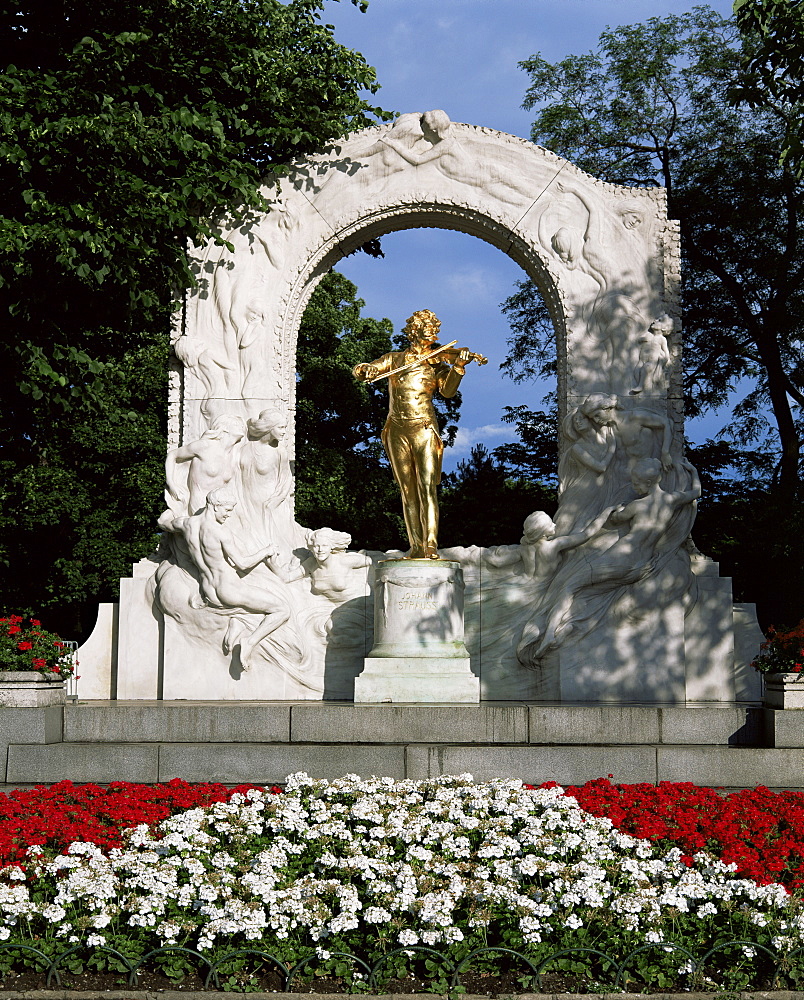 Johann Strauss monument, Stadpark, Vienna, Austria, Europe