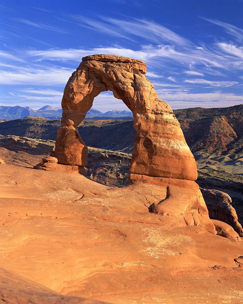 Rock formation caused by erosion known as Delicate Arch, 45 ft high and 33 ft wide, in the Arches National Park in Utah, United States of America, North America