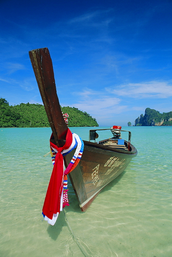 Typical long tail boat, Ao Dalam Bay, Phi-Phi Don Island, Krabi Province, Thailand, Asia