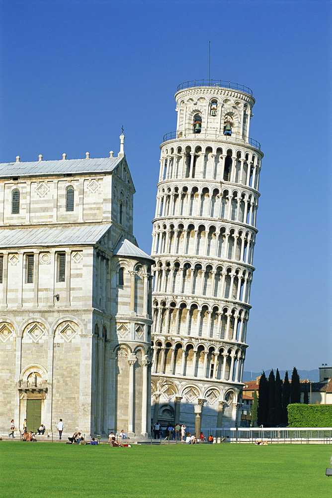 The Duomo and the Leaning Tower in the Campo dei Miracoli, UNESCO World Heritage Site, Pisa, Tuscany, Italy, Europe