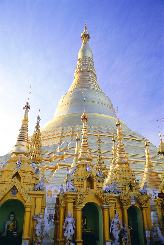 Great golden dome and spires, Shwedagon Paya (Shwe Dagon pagoda), Yangon (Rangoon), Myanmar (Burma), Asia