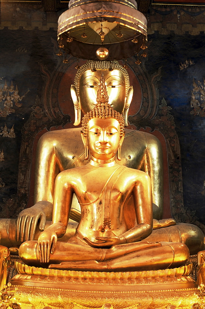 Seated Buddha images, Wat Bovornives (Bowonniwet), Bangkok, Thailand, Southeast Asia, Asia