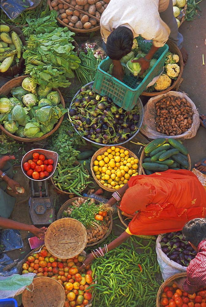 Overhead view of the fruit and vegetable market, Pushkar, Rajasthan State, India, Asia