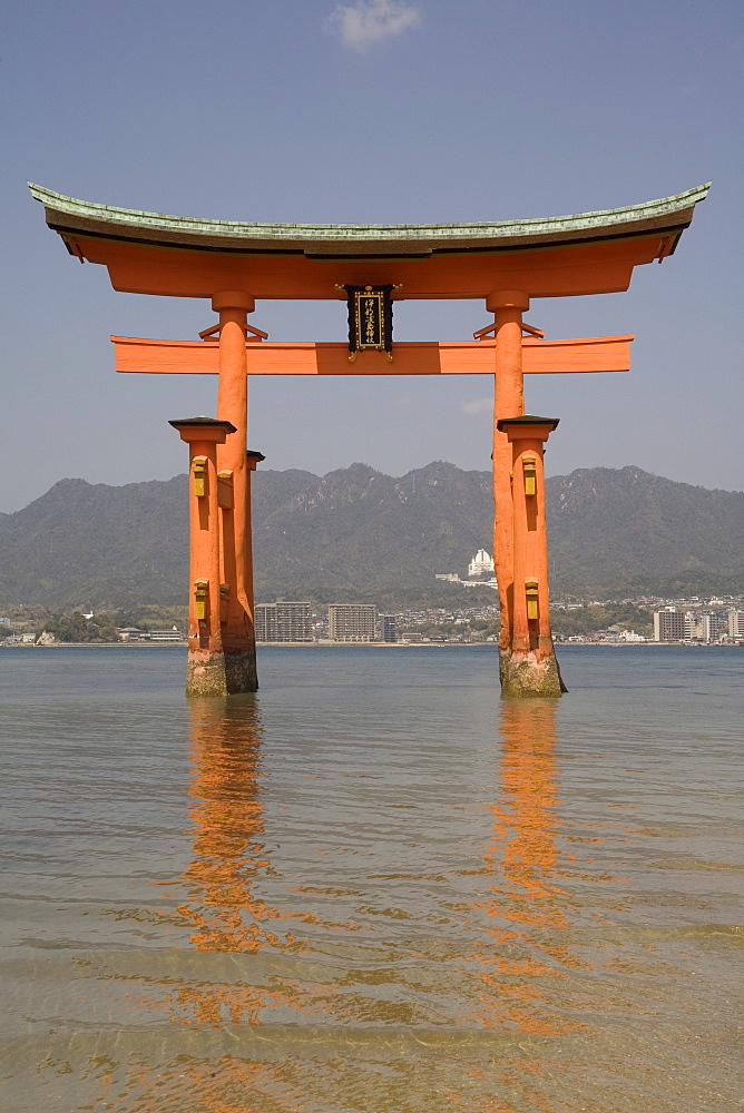 Otorii gate, Itsukushima shrine, Miyajima, UNESCO World Heritage Site, Japan, Asia