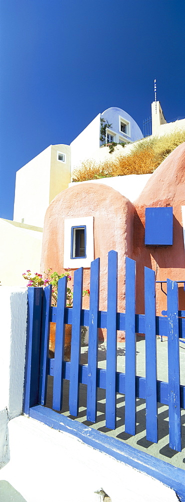 Painted houses and blue gate, Imerovigli, Santorini (Thira), Cyclades Islands, Greek Islands, Greece, Europe