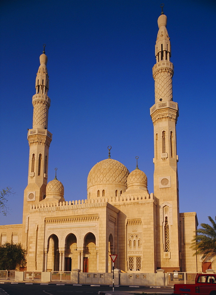 Jumeira Mosque, Dubai, United Arab Emirates, Middle East, Africa