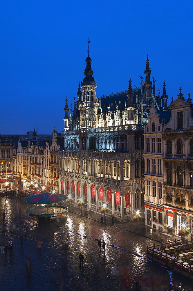 Maison du Roi at dusk, Grand Place, UNESCO World Heritage Site, Brussels, Belgium, Europe