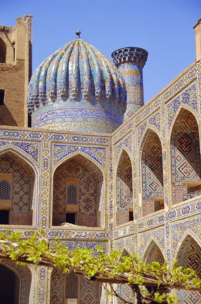 Shyr-Dor Madrasah (Madressa) 1636, Registan Square, Samarkand, Uzbekistan, Asia