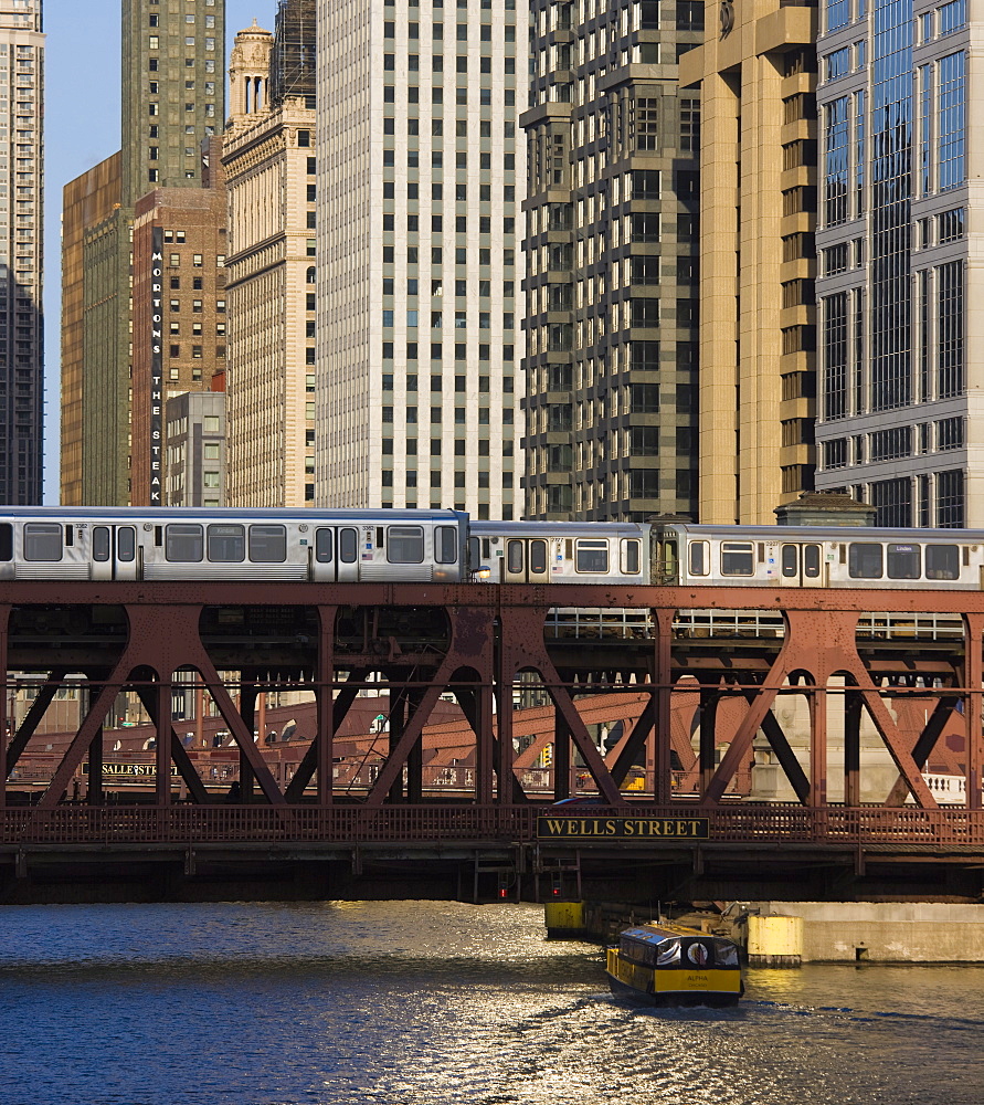 An El train on the Elevated train system crossing Wells Street Bridge, Chicago, Illinois, United States of America, North America