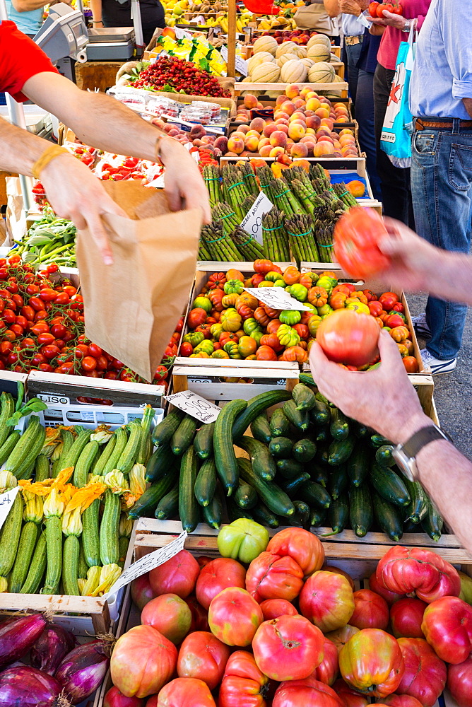 Market scene, Tuscany, Italy, Europe