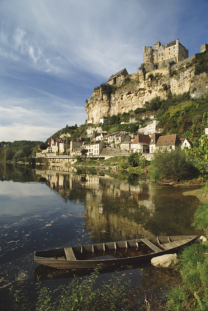 France, Aquitaine, Beynac, empty canoe on Dordogne River