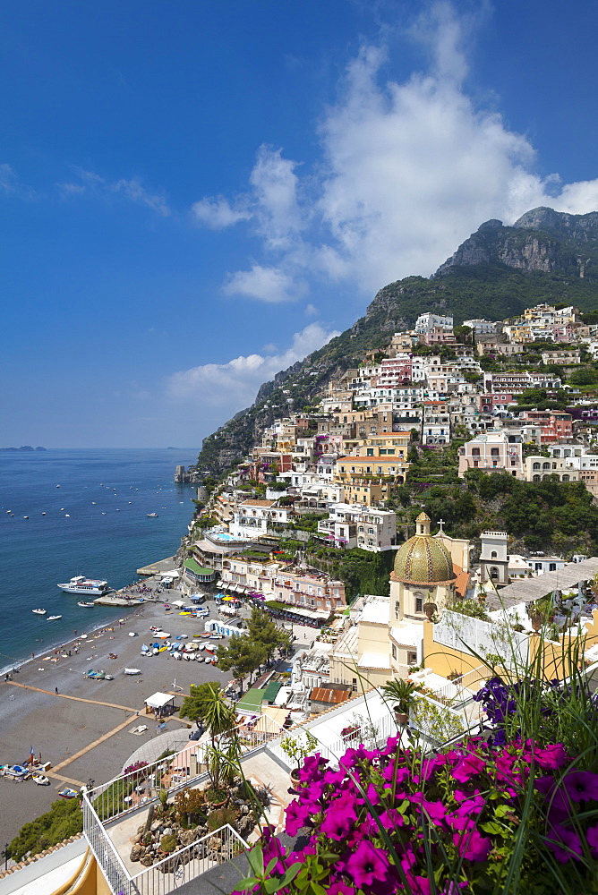 View of town and beach, Positano, Amalfi Coast (Costiera Amalfitana), UNESCO World Heritage Site, Campania, Italy, Mediterranean, Europe