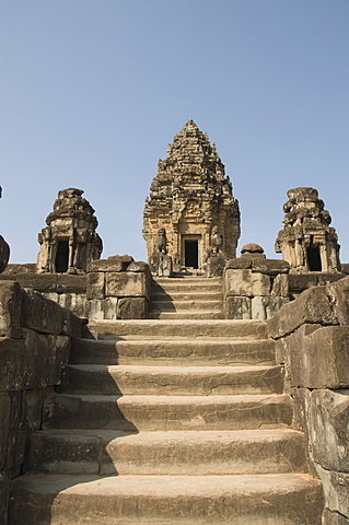 Bakong Temple dating from AD881, Roluos Group, near Angkor, UNESCO World Heritage Site, Siem Reap, Cambodia, Indochina, Southeast Asia, Asia