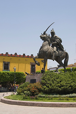 Plaza de Allende, a square near Templo de Nuestra Senora de la Salud church, San Miguel de Allende (San Miguel), Guanajuato State, Mexico, North America