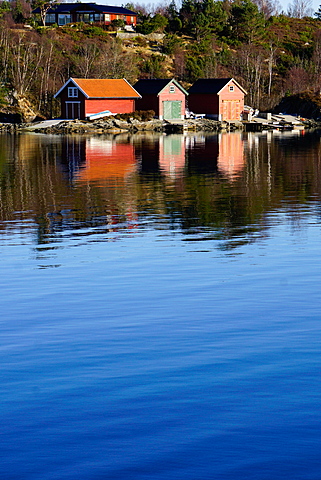 Fjord side cabins near Bergen, Hordaland, Norway, Scandinavia, Europe