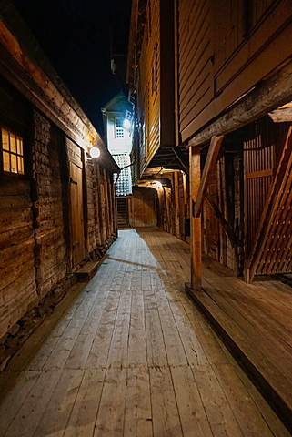 Small alleyways in the Hanseatic quarter, Bryggen, Bergen, Hordaland, Norway, Scandinavia, Europe