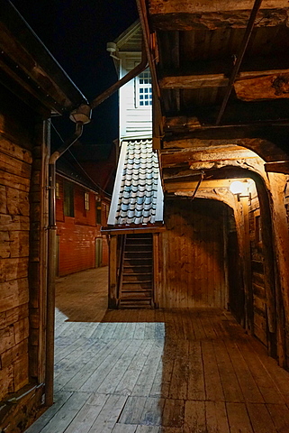 Small alleyways in the Hanseatic quarter, Bryggen, Bergen, Hordaland, Norway, Scandinavia, Europe