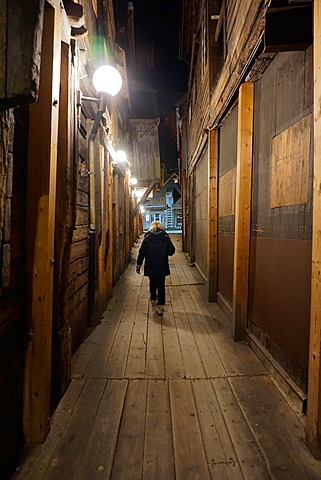 Small alleyways in the Hanseatic quarter, Bryggen, Bergen, Hordaland, Norway, Scandinavia, Europe