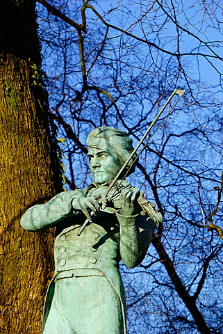 Ole Bulls Statue Man Playing Violin, Bergen, Norway, Scandinavia, Europe