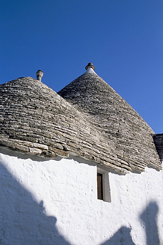 Old trulli houses with stone domed roof, Alberobello, UNESCO World Heritage Site, Puglia, Italy, Europe