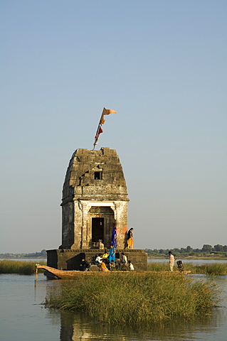 Small Hindu temple in middle of the Narmada River, Maheshwar, Madhya Pradesh state, India, Asia