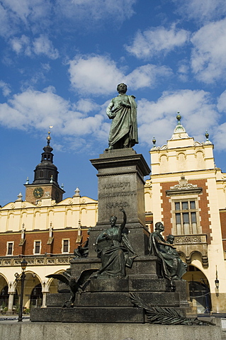 Statue of the romantic poet Mickiewicz in front of The Cloth Hall (Sukiennice), Main Market Square (Rynek Glowny), Old Town District (Stare Miasto), Krakow (Cracow), UNESCO World Heritage Site, Poland, Europe