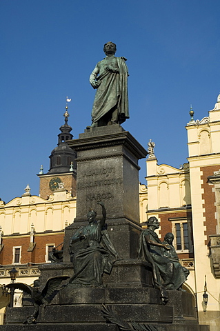 Statue of the romantic poet Mickiewicz in front of The Cloth Hall (Sukiennice), Main Market Square (Rynek Glowny), Old Town District (Stare Miasto), Krakow (Cracow), UNESCO World Heritage Site, Poland, Europe