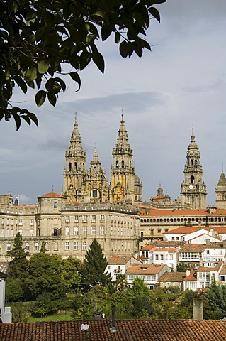 Santiago Cathedral with the Palace of Raxoi in foreground, UNESCO World Heritage Site, Santiago de Compostela, Galicia, Spain, Europe