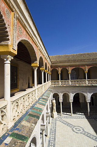 View of the Patio Principal in Casa de Pilatos, Santa Cruz district, Seville, Andalusia (Andalucia), Spain, Europe