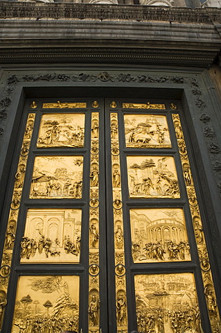 Ghiberti's door, the Gates of Paradise, East door of the Battistero (Baptistry), Florence (Firenze), Tuscany, Italy, Europe