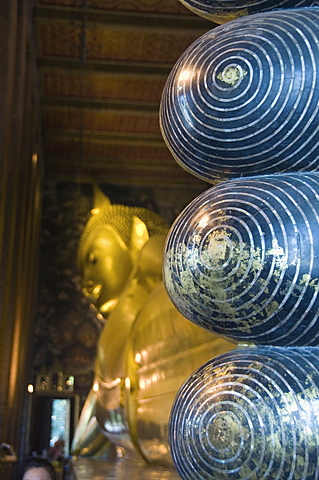 Reclining Buddha statue 150 feet long, Wat Pho (Wat Phra Chetuphon), Bangkok, Thailand, Southeast Asia, Asia