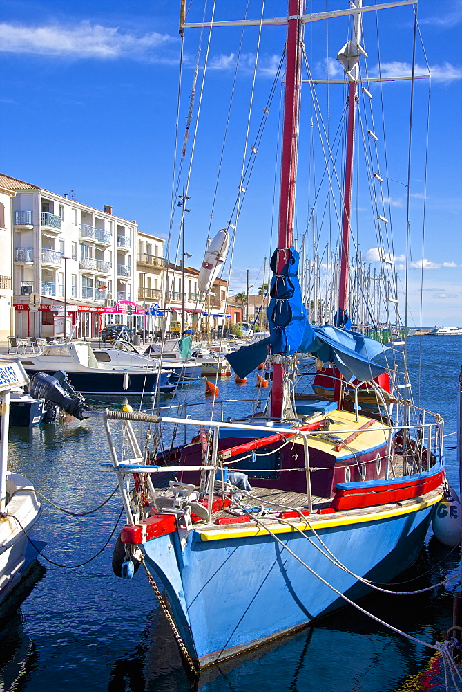 Boats in harbor, Meze, Herault, Languedoc Roussillon region, France, Europe