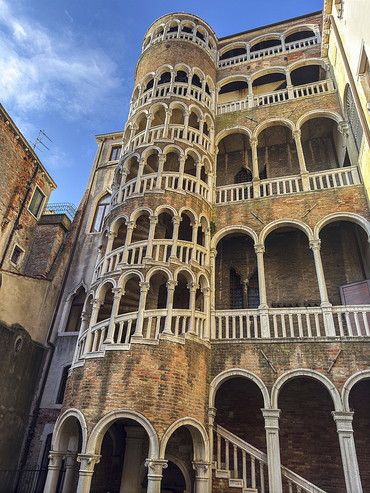 Scala Contarini del Bovolo, an external multi-arched spiral staircase, Palazzo Contarini del Bovolo, District of San Marco, Venice, Italy, Europe