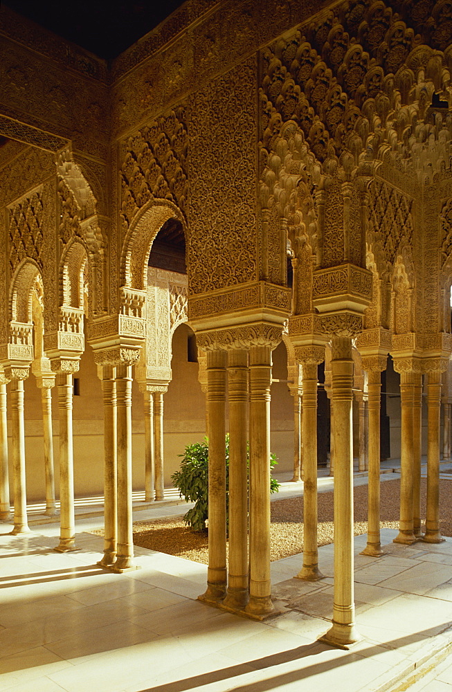 The Court of the Lions in the Alhambra Palace in Granada, UNESCO World Heritage Site, Andalucia (Andalusia), Spain, Europe