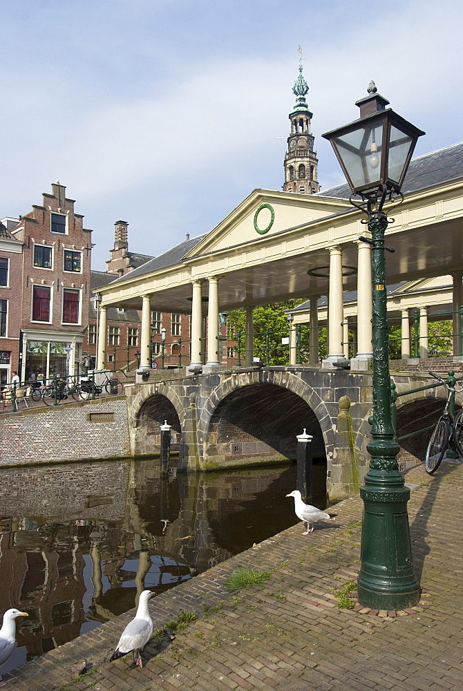 The Corn Bridge, Centre of the Old Town, Leiden, Netherlands, Europe