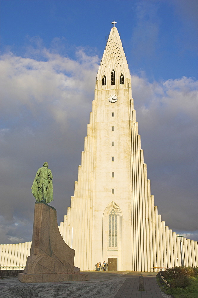 Statue of Leifur Eiriksson (Liefer Eriksson) and Hallgrimskirkja, Reykjavik, Iceland, Polar Regions