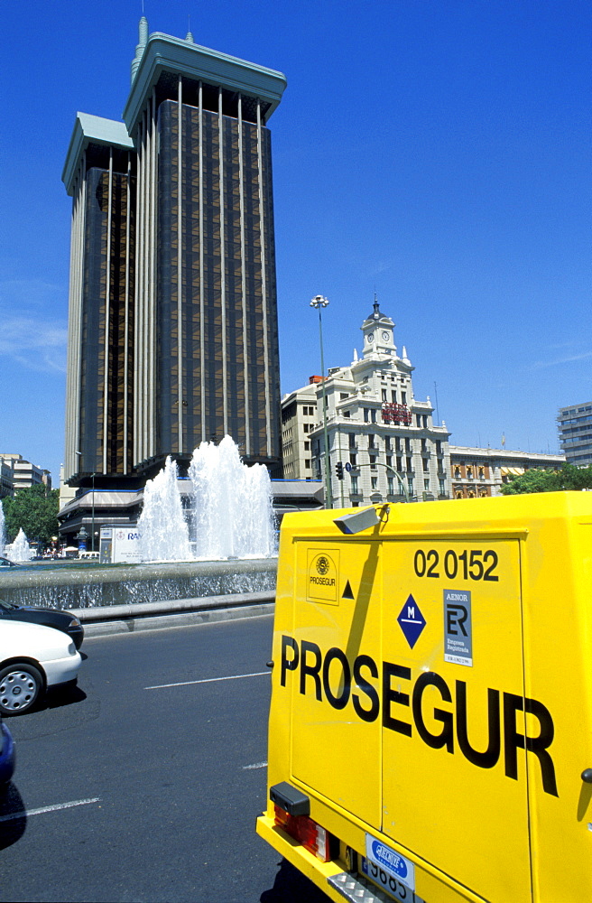 Spain, Madrid, The Traffic On Paseo De Recoleto & Plaza Colon