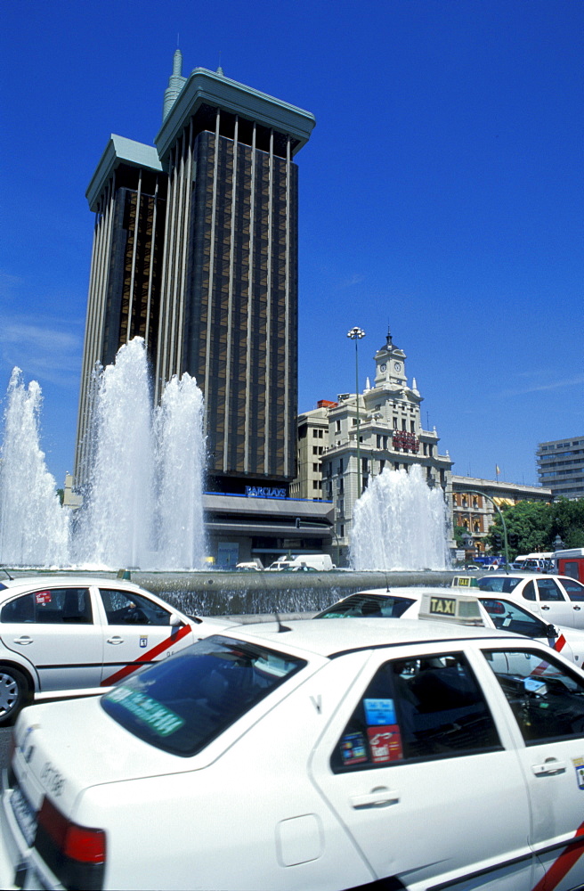 Spain, Madrid, The Traffic On Paseo De Recoleto & Plaza Colon