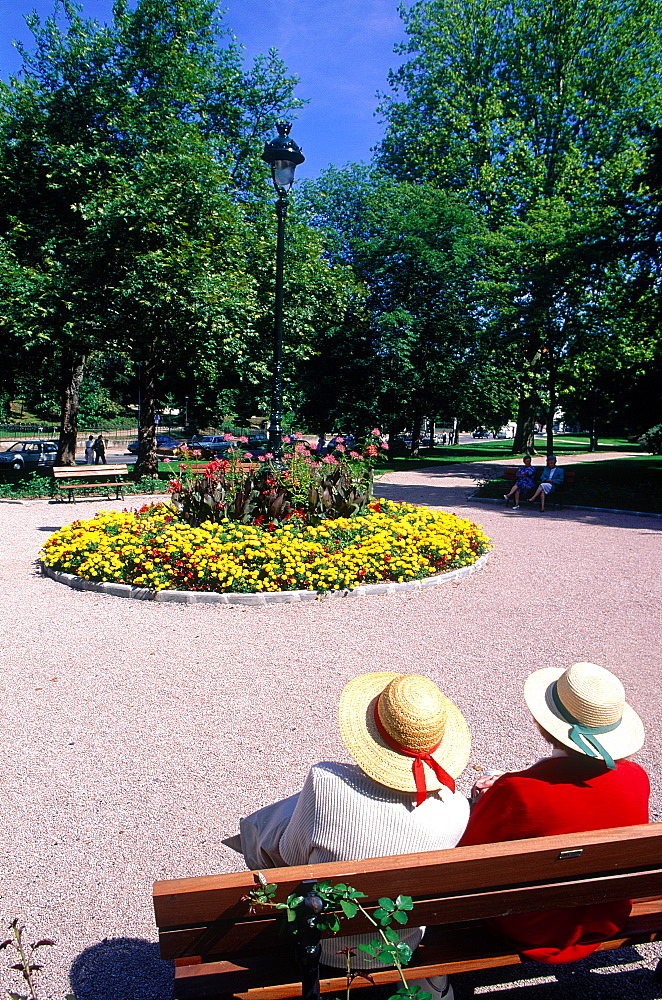 France, Centre, Allier (03), Vichy, Thermal Baths Center, Two Ladies Sitted On A Bench In The Park