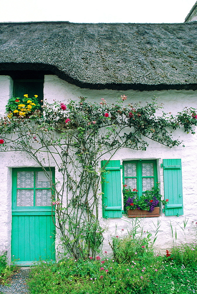 France, Pays De La Loire, Loireatlantique (44), Etang De Briere, Typical Rural House With Thatched Roof