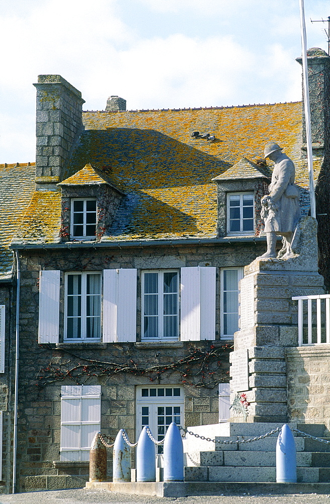 France, Normandy, Manche (50), Barfleur, Old Granite Stone House And War Memorial At Fore