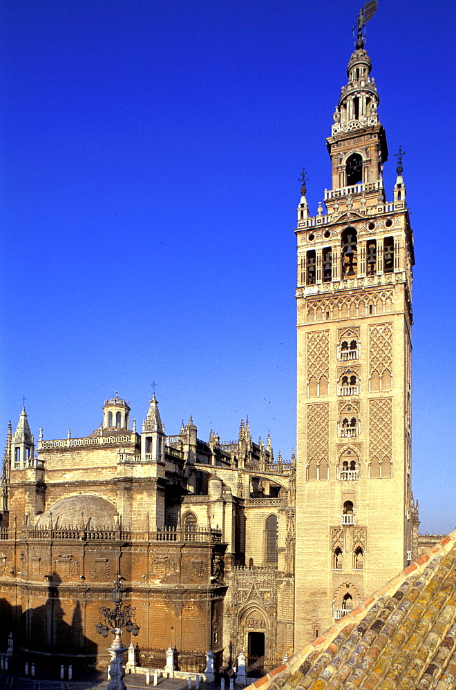 Spain, Andaloucia, Sevilla, Cathedral & The Giralda Tower