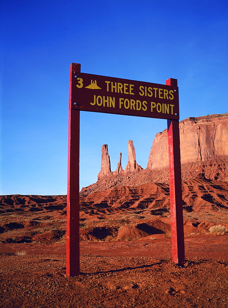 Usa, Utah, Monument Valley, Sign & Three Sisters