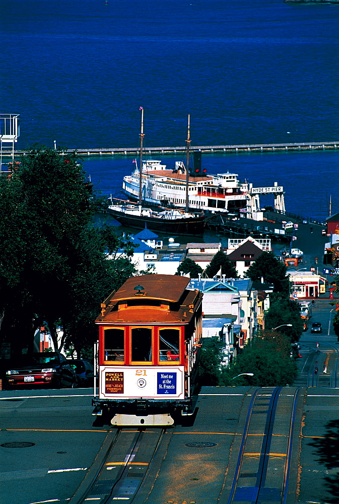 Cable -Car & Overview On Harbour, San Francisco, Usa