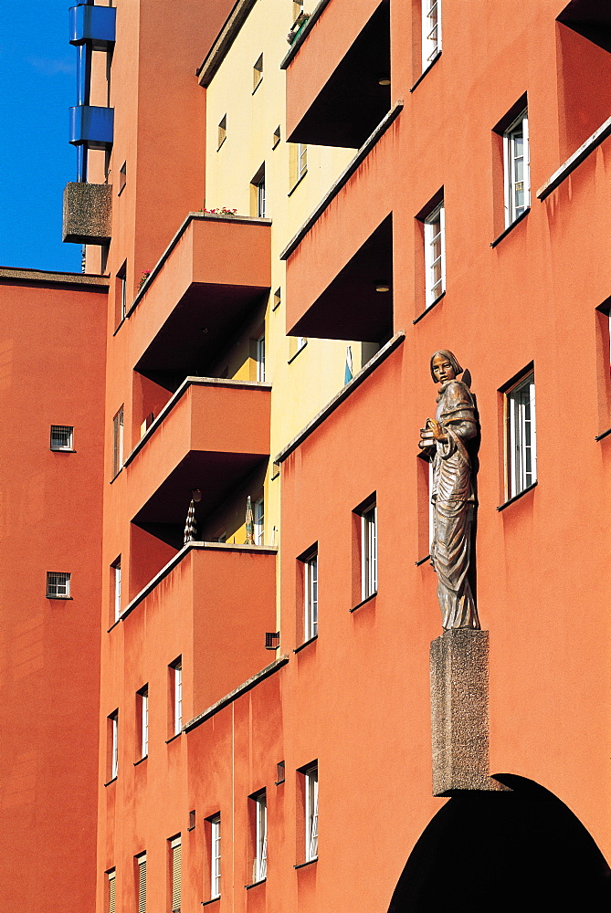 Karl Marx Hof, Heiligenstadt, Vienna, Austria